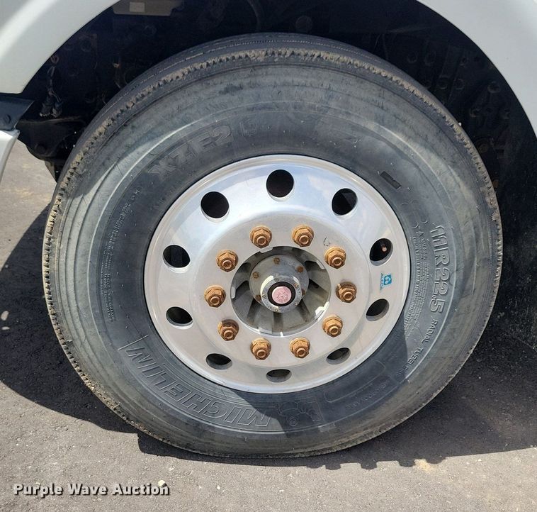 image for item LD9007 2009 Sterling A9500 semi truck