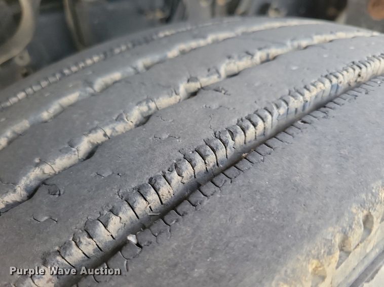 image for item LD9007 2009 Sterling A9500 semi truck