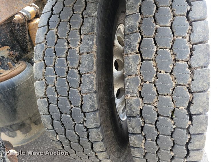 image for item LD9007 2009 Sterling A9500 semi truck