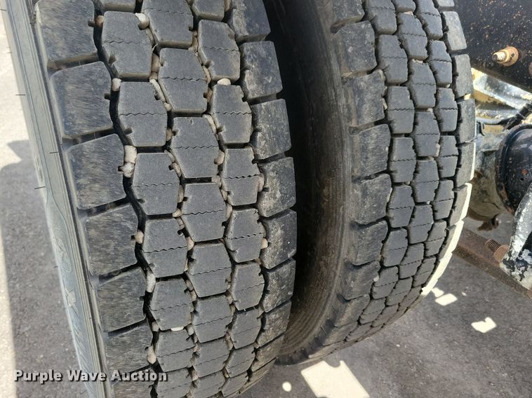 image for item LD9007 2009 Sterling A9500 semi truck