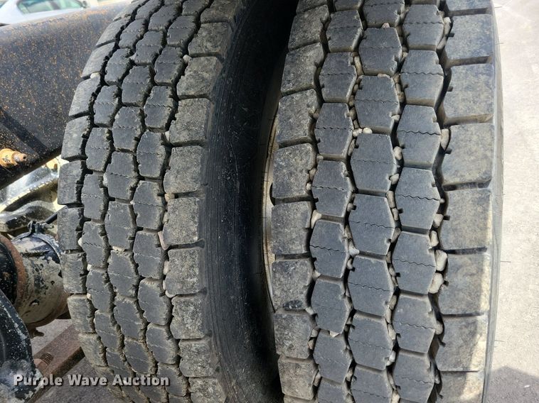 image for item LD9007 2009 Sterling A9500 semi truck