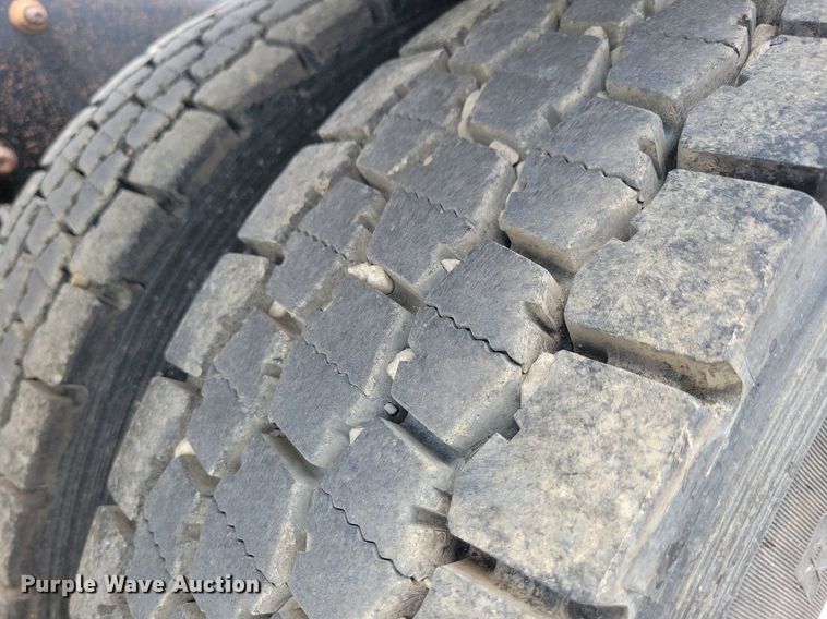 image for item LD9007 2009 Sterling A9500 semi truck