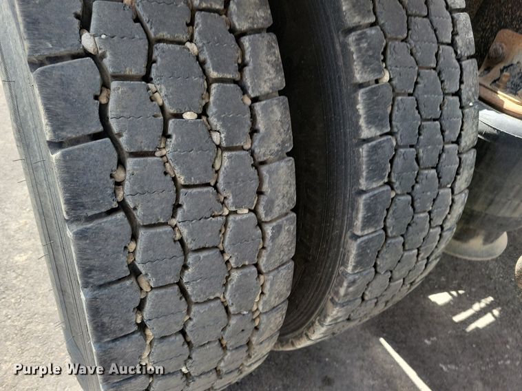 image for item LD9007 2009 Sterling A9500 semi truck