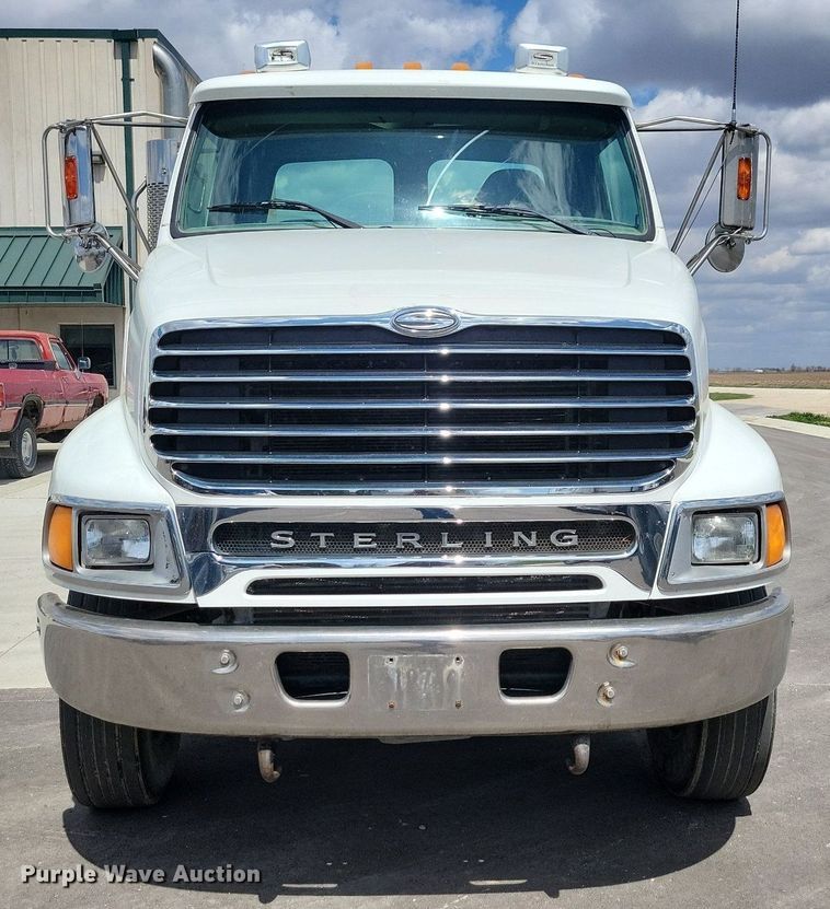 image for item LD9008 2006 Sterling LT9500 semi truck