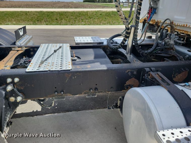 image for item LD9008 2006 Sterling LT9500 semi truck