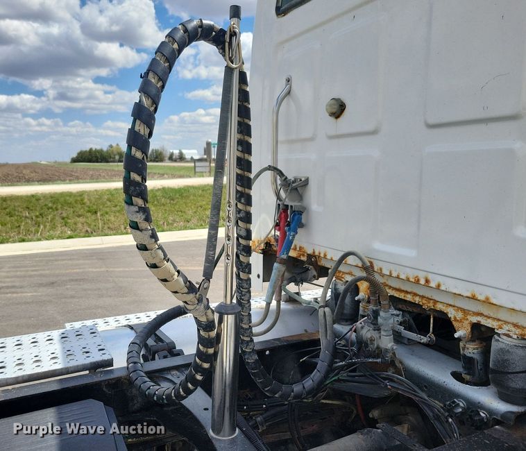 image for item LD9008 2006 Sterling LT9500 semi truck