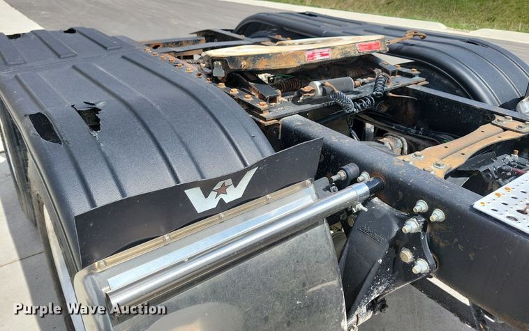 image for item LD9008 2006 Sterling LT9500 semi truck