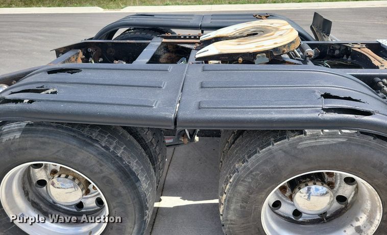 image for item LD9008 2006 Sterling LT9500 semi truck