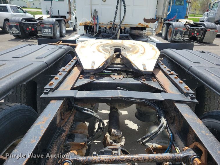 image for item LD9008 2006 Sterling LT9500 semi truck