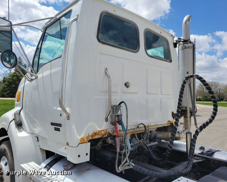 image for item LD9008 2006 Sterling LT9500 semi truck
