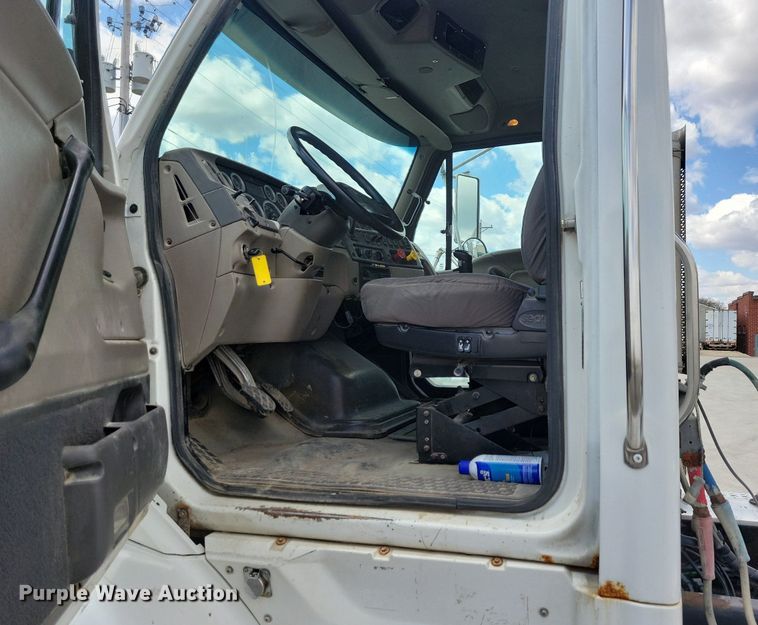 image for item LD9008 2006 Sterling LT9500 semi truck