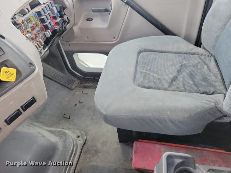 image for item LD9008 2006 Sterling LT9500 semi truck