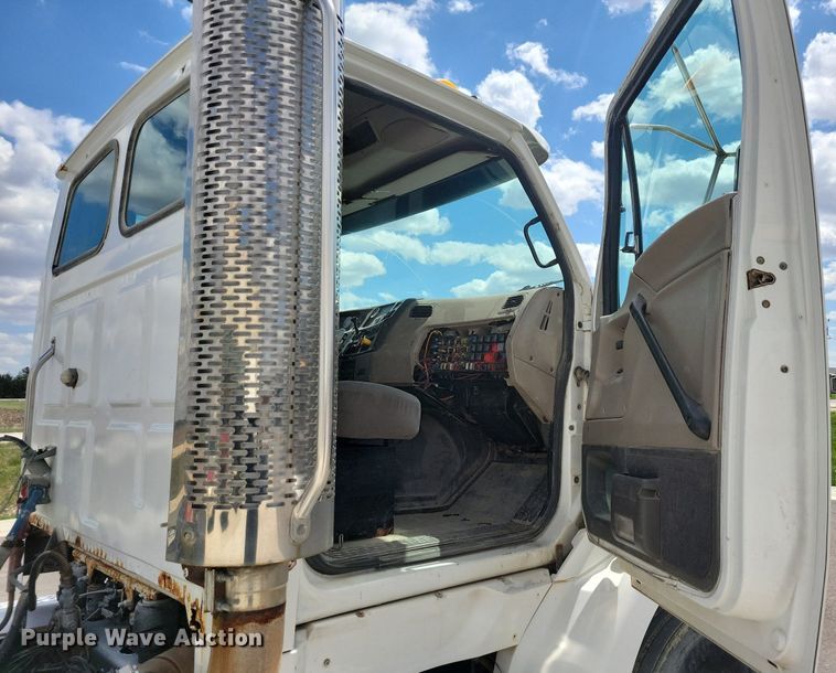 image for item LD9008 2006 Sterling LT9500 semi truck