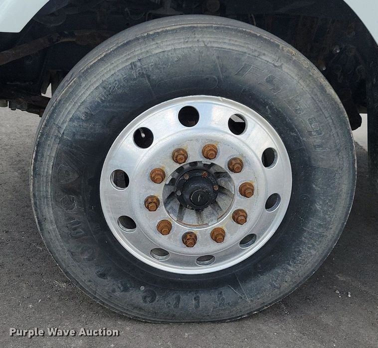 image for item LD9008 2006 Sterling LT9500 semi truck