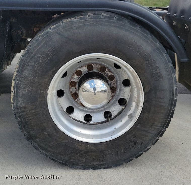 image for item LD9008 2006 Sterling LT9500 semi truck