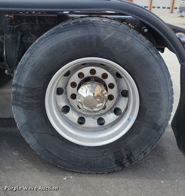 image for item LD9008 2006 Sterling LT9500 semi truck