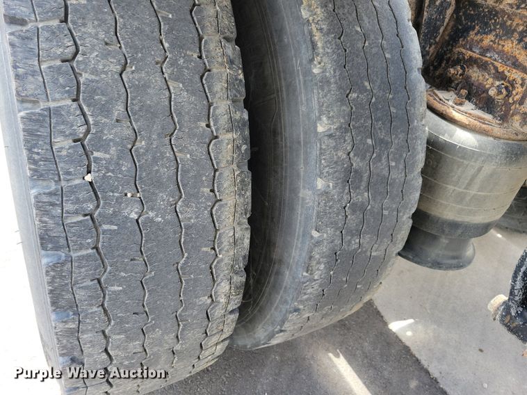 image for item LD9008 2006 Sterling LT9500 semi truck