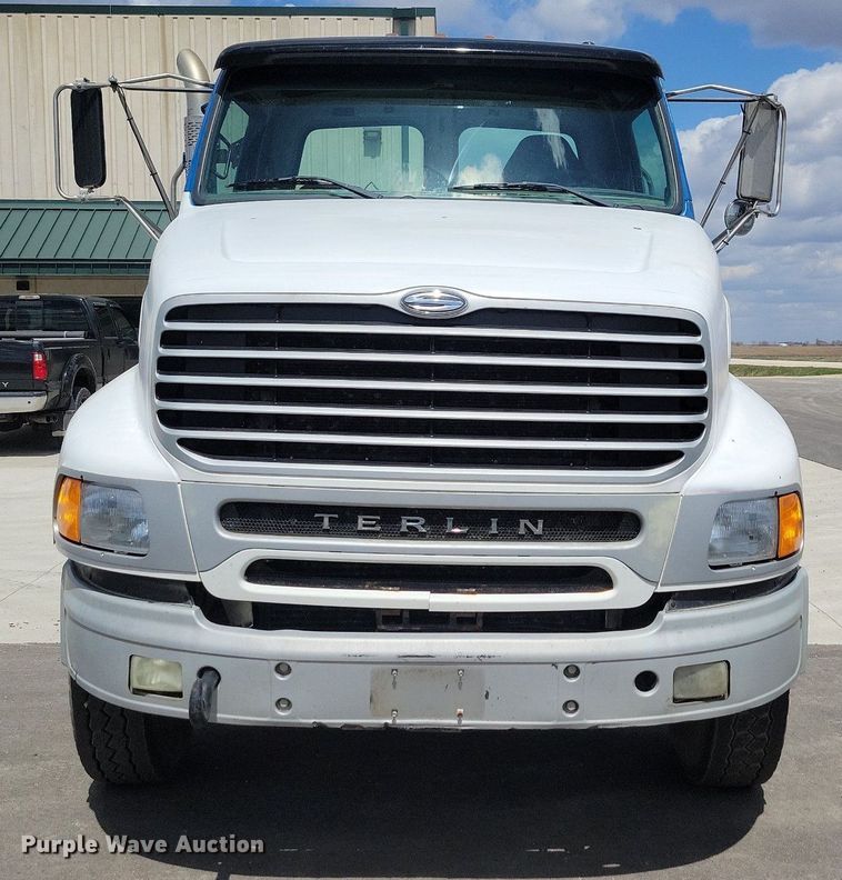 image for item LD9009 2009 Sterling A9500 semi truck