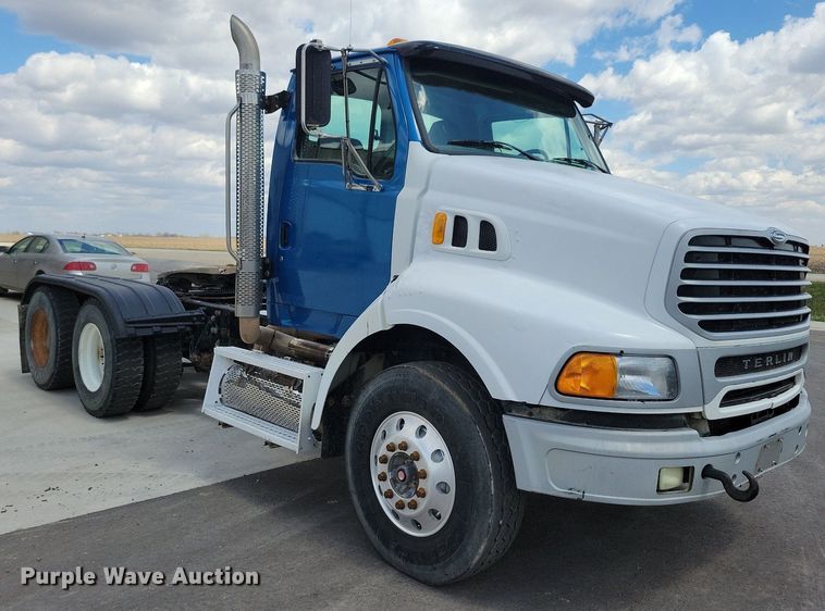 image for item LD9009 2009 Sterling A9500 semi truck