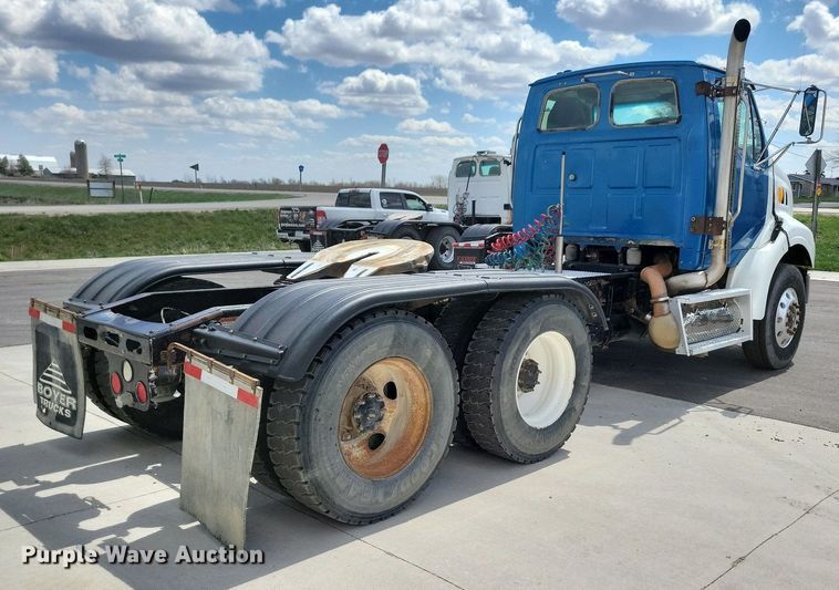 image for item LD9009 2009 Sterling A9500 semi truck