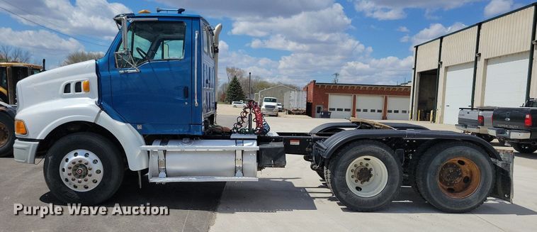 image for item LD9009 2009 Sterling A9500 semi truck