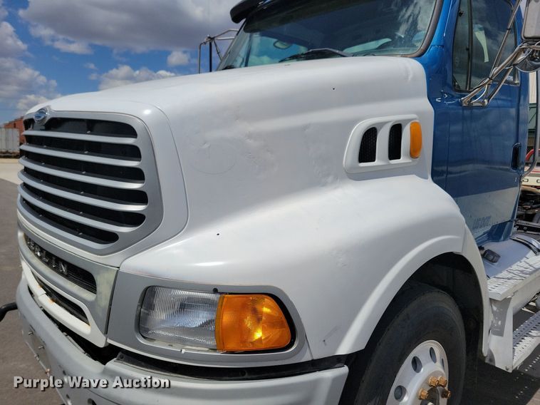 image for item LD9009 2009 Sterling A9500 semi truck
