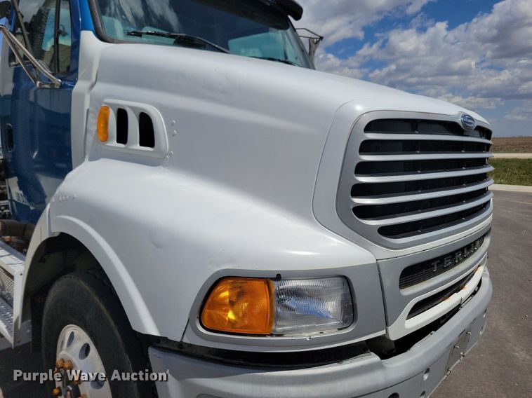 image for item LD9009 2009 Sterling A9500 semi truck