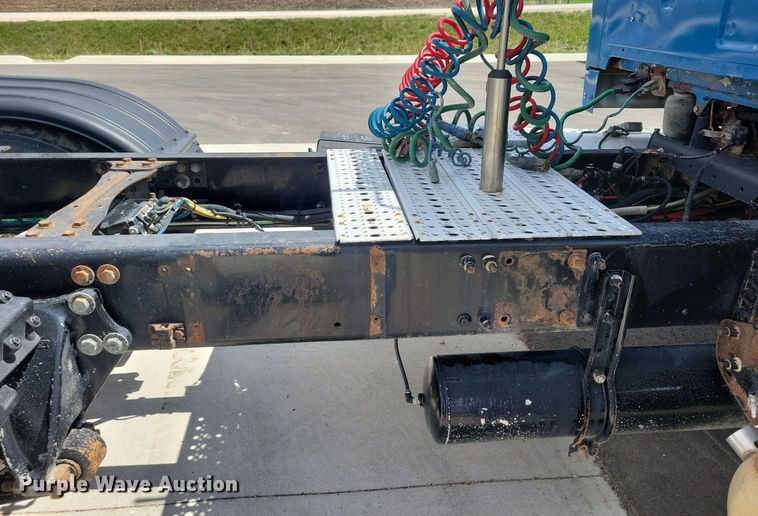 image for item LD9009 2009 Sterling A9500 semi truck