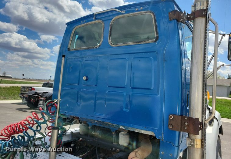 image for item LD9009 2009 Sterling A9500 semi truck