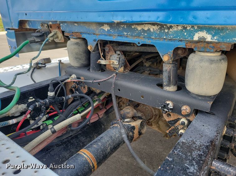 image for item LD9009 2009 Sterling A9500 semi truck