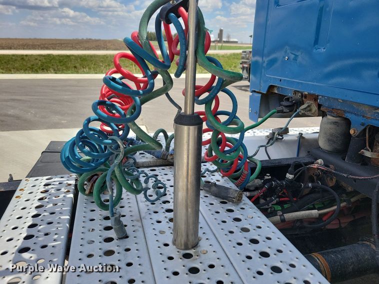 image for item LD9009 2009 Sterling A9500 semi truck