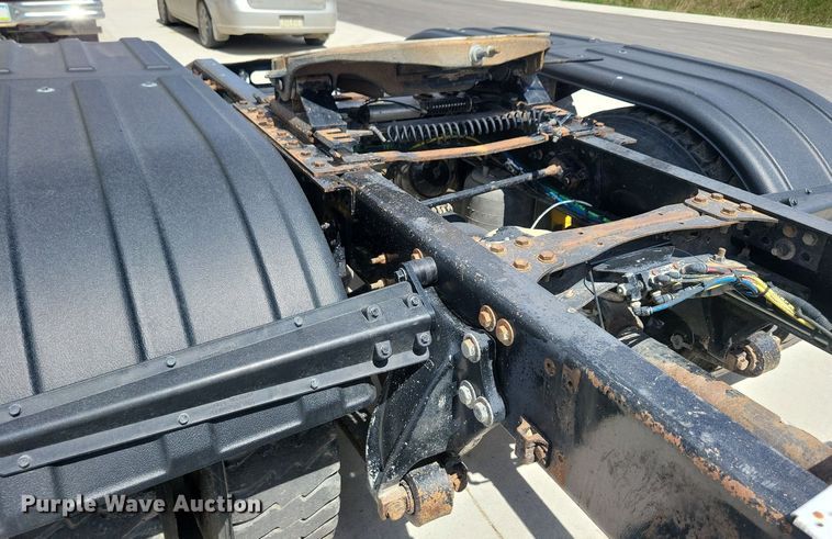 image for item LD9009 2009 Sterling A9500 semi truck