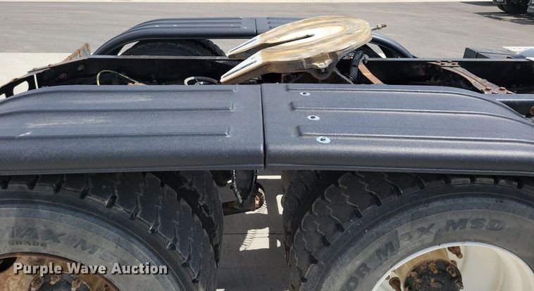 image for item LD9009 2009 Sterling A9500 semi truck