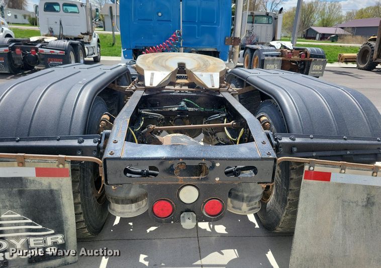 image for item LD9009 2009 Sterling A9500 semi truck