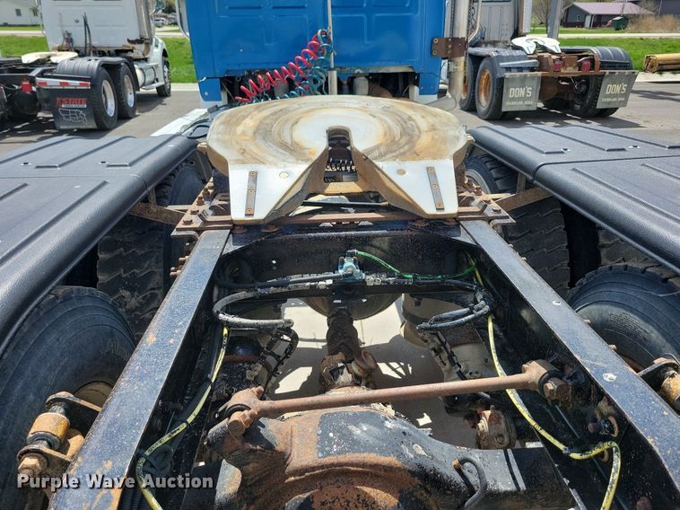 image for item LD9009 2009 Sterling A9500 semi truck