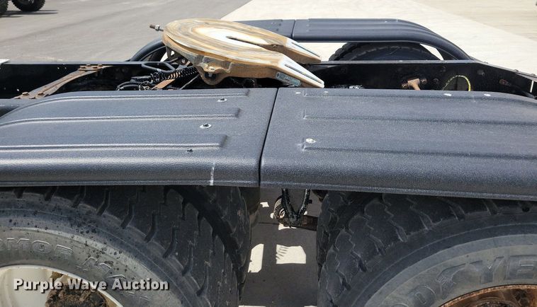 image for item LD9009 2009 Sterling A9500 semi truck