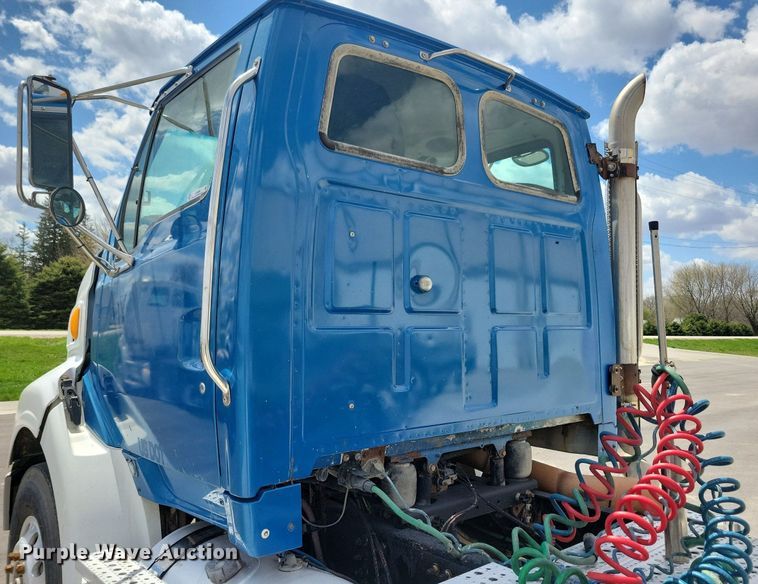 image for item LD9009 2009 Sterling A9500 semi truck