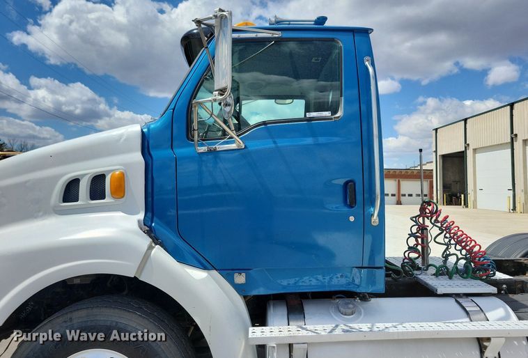 image for item LD9009 2009 Sterling A9500 semi truck