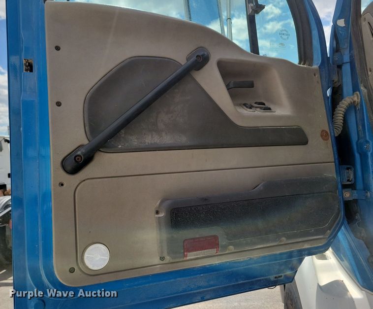 image for item LD9009 2009 Sterling A9500 semi truck