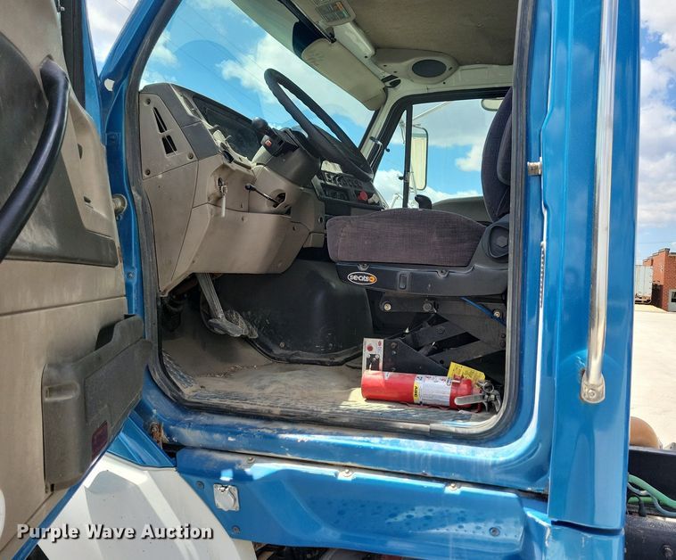 image for item LD9009 2009 Sterling A9500 semi truck