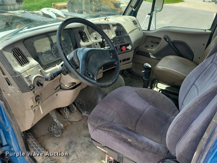 image for item LD9009 2009 Sterling A9500 semi truck