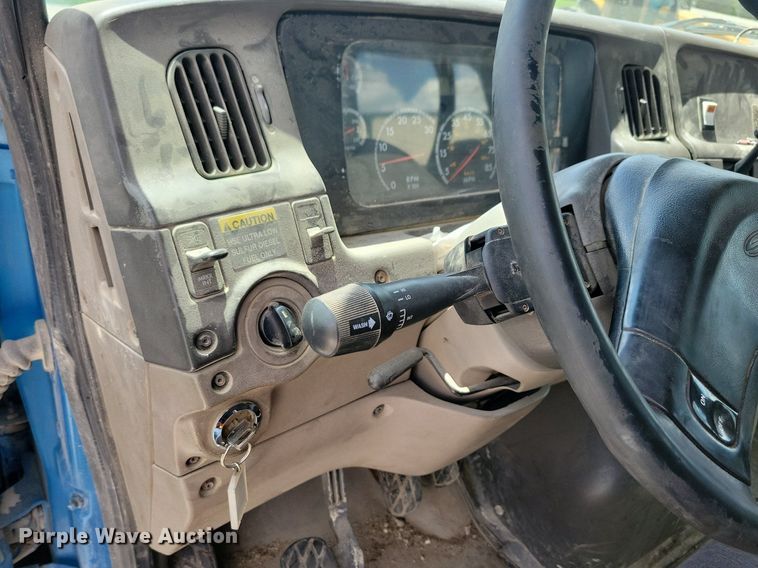 image for item LD9009 2009 Sterling A9500 semi truck