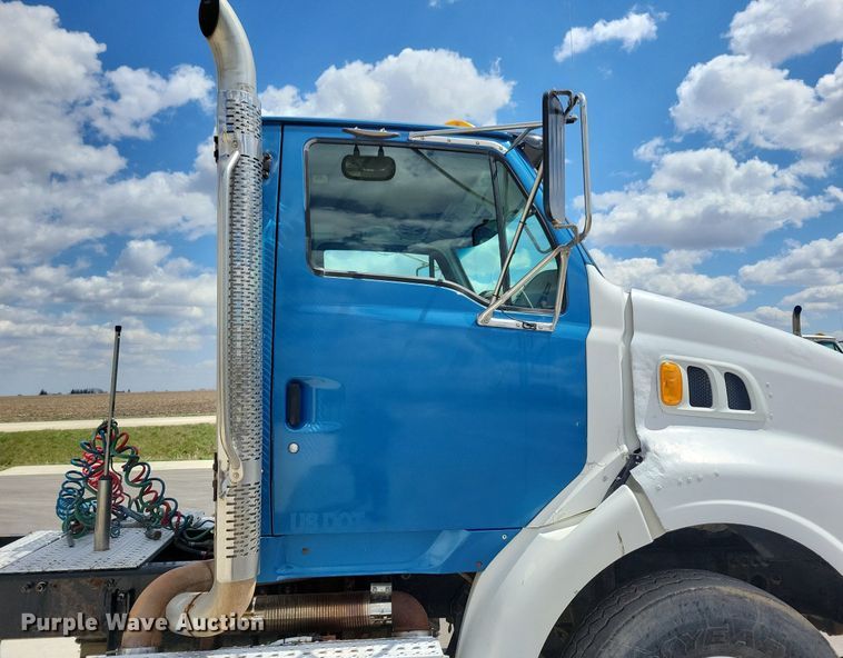 image for item LD9009 2009 Sterling A9500 semi truck