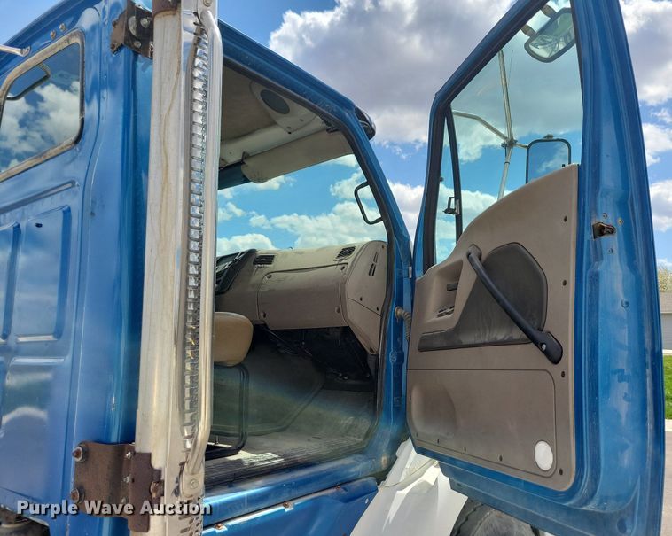 image for item LD9009 2009 Sterling A9500 semi truck