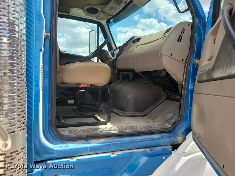 image for item LD9009 2009 Sterling A9500 semi truck