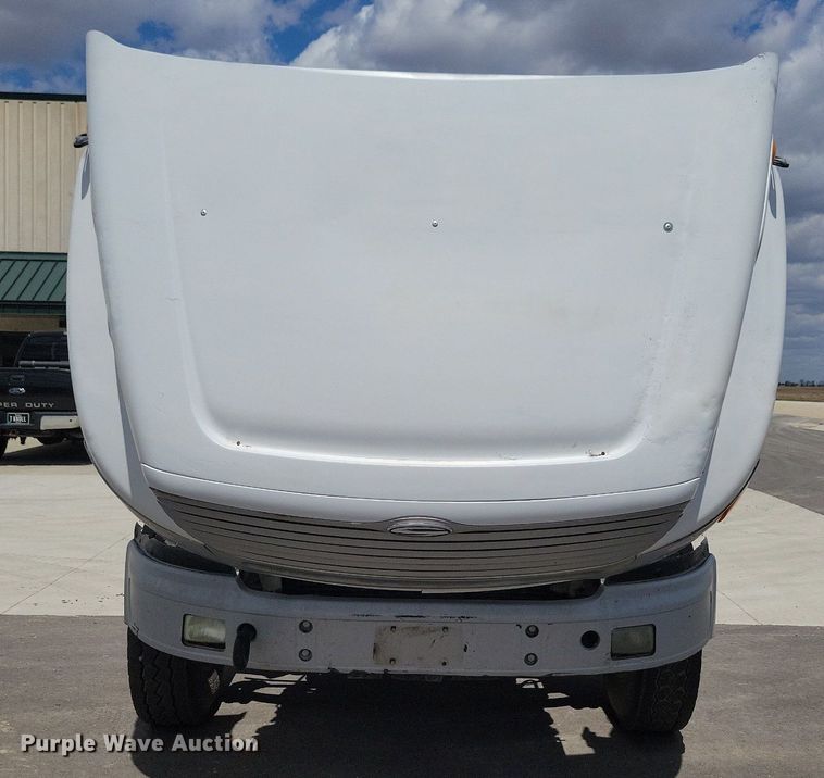 image for item LD9009 2009 Sterling A9500 semi truck