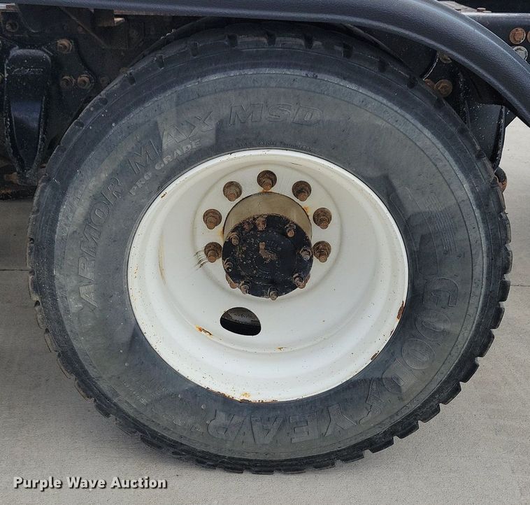 image for item LD9009 2009 Sterling A9500 semi truck