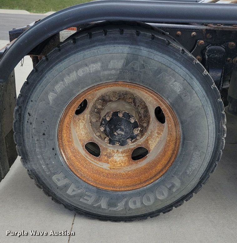 image for item LD9009 2009 Sterling A9500 semi truck