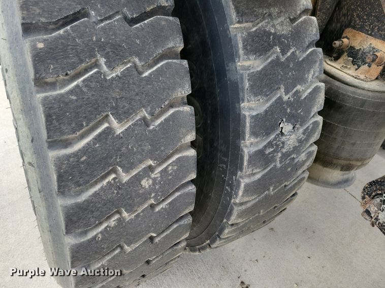 image for item LD9009 2009 Sterling A9500 semi truck