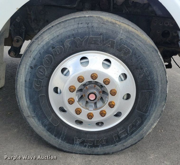 image for item LD9009 2009 Sterling A9500 semi truck